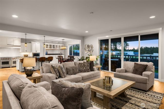 23070 SE Evergreen Street, Black Diamond, WA 98010