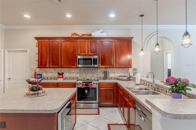 417 GRAND RESERVE DR, Davenport, FL 33837