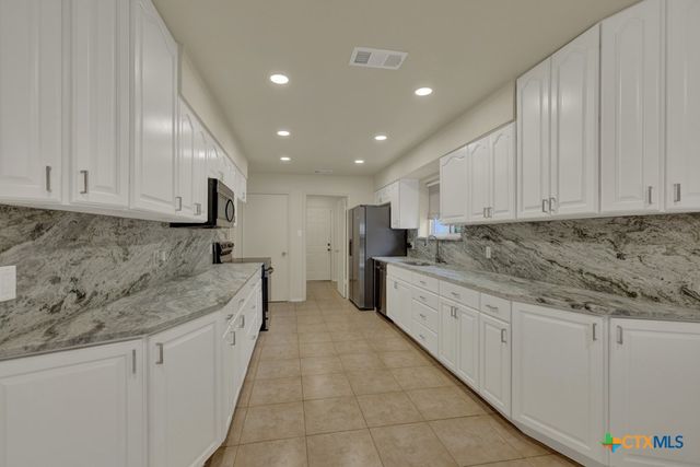 1260 Flaming Oak Drive, New Braunfels, TX 78132