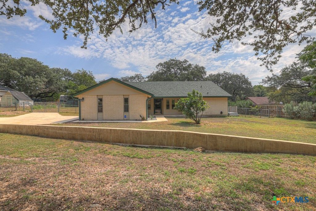 1260 Flaming Oak Drive, New Braunfels, TX 78132