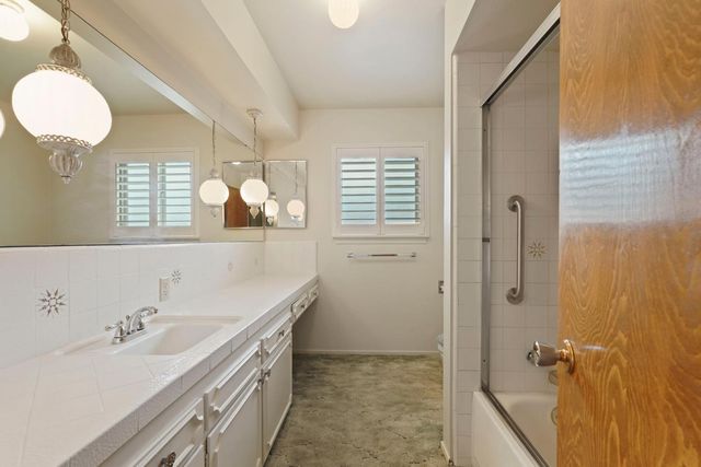 1207 Lakewood Dr, Lodi, CA 95240