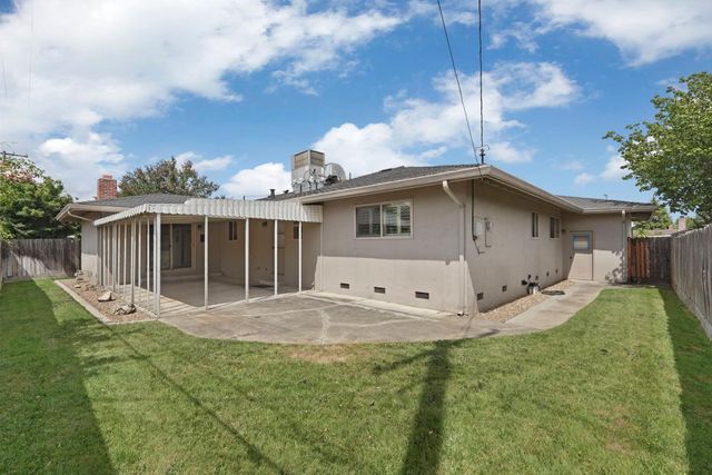 1207 Lakewood Dr, Lodi, CA 95240