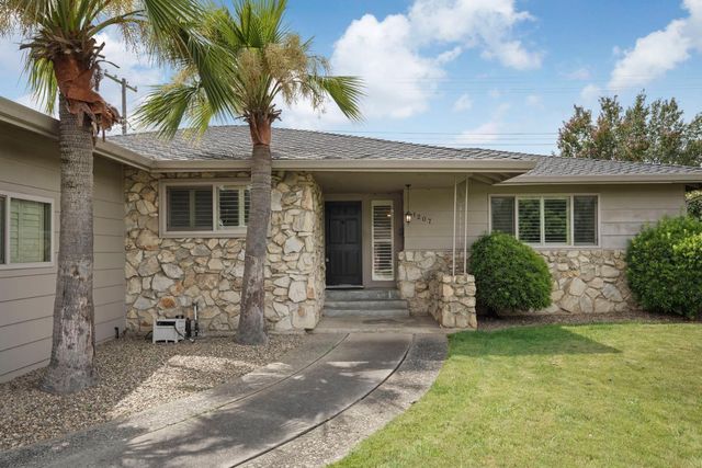1207 Lakewood Dr, Lodi, CA 95240