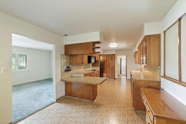 1207 Lakewood Dr, Lodi, CA 95240