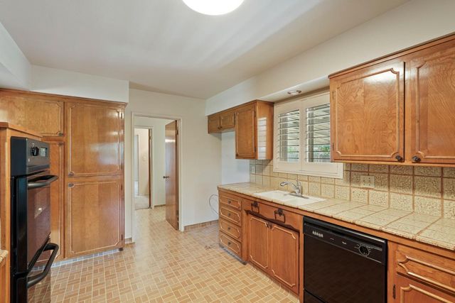 1207 Lakewood Dr, Lodi, CA 95240