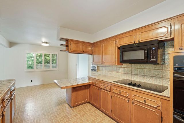 1207 Lakewood Dr, Lodi, CA 95240