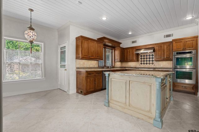 121 Fair Ln, Tyler, TX 75701