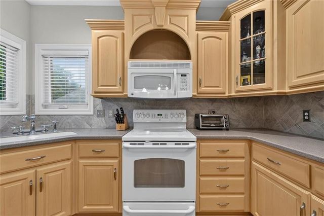 711 Willow Street, Lansing, KS 66043