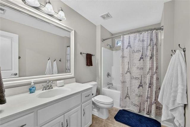 711 Willow Street, Lansing, KS 66043