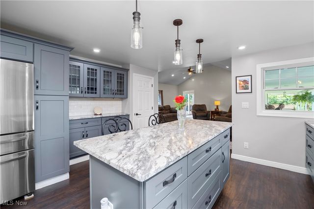 6635 Lake, Elyria, OH 44035