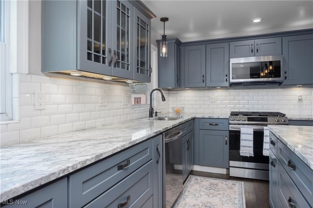 6635 Lake, Elyria, OH 44035