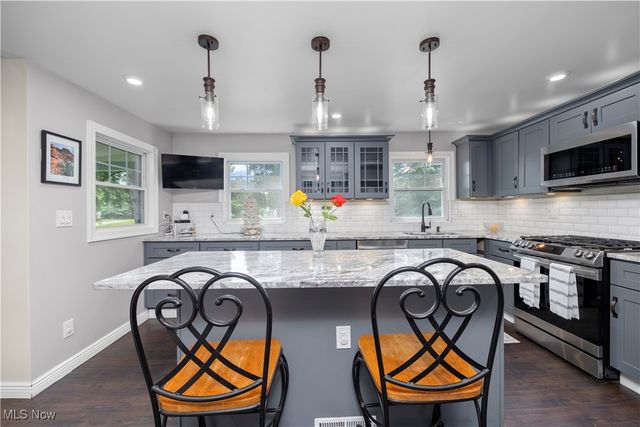 6635 Lake, Elyria, OH 44035