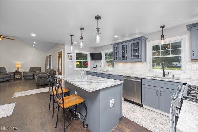 6635 Lake, Elyria, OH 44035