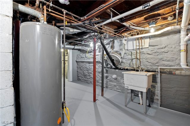 6635 Lake, Elyria, OH 44035