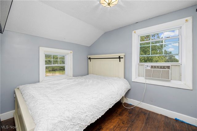 6635 Lake, Elyria, OH 44035