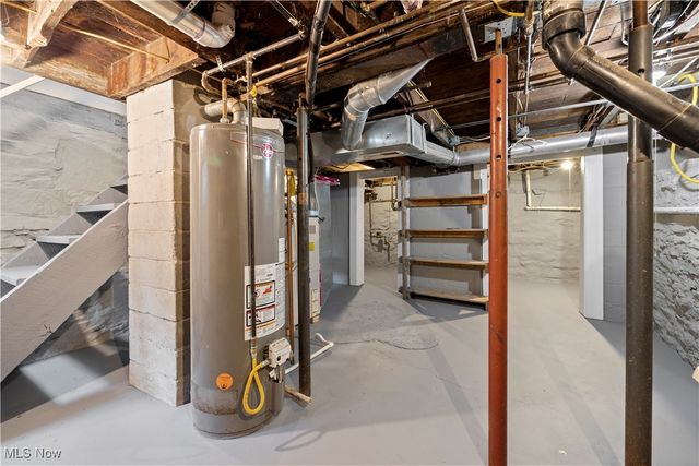 6635 Lake, Elyria, OH 44035