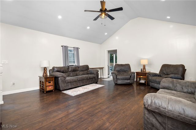 6635 Lake, Elyria, OH 44035