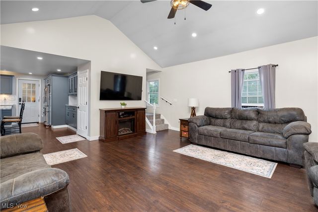 6635 Lake, Elyria, OH 44035