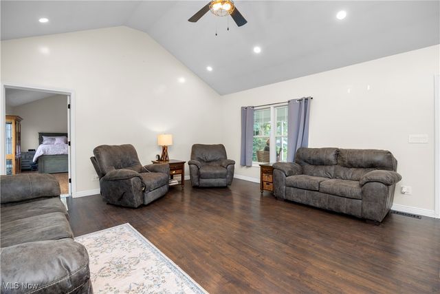 6635 Lake, Elyria, OH 44035