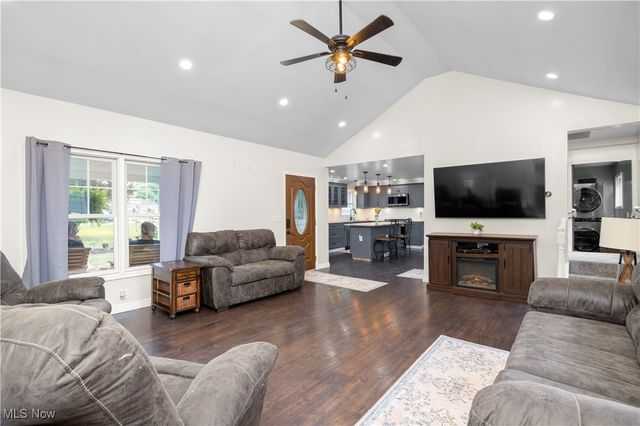 6635 Lake, Elyria, OH 44035