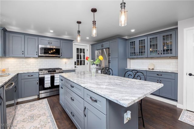 6635 Lake, Elyria, OH 44035