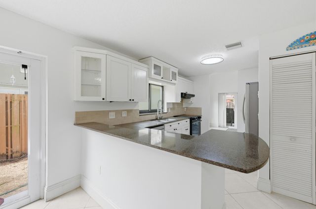 7680 NW 61st Terrace, Parkland, FL 33067