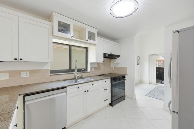 7680 NW 61st Terrace, Parkland, FL 33067