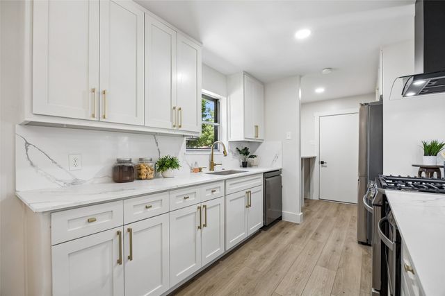 6225 N Jim Miller Road, Dallas, TX 75228