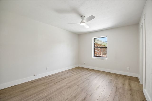 6225 N Jim Miller Road, Dallas, TX 75228