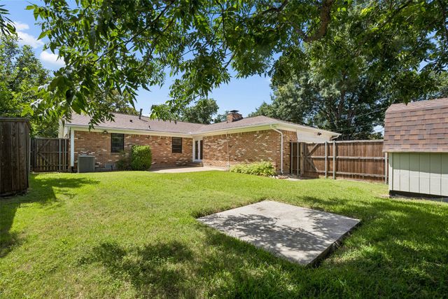 6225 N Jim Miller Road, Dallas, TX 75228