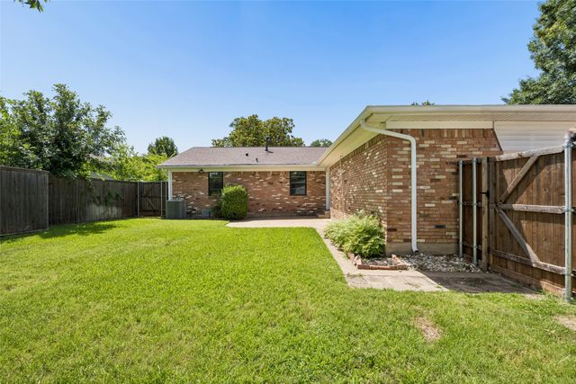 6225 N Jim Miller Road, Dallas, TX 75228