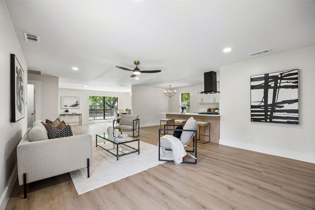 6225 N Jim Miller Road, Dallas, TX 75228