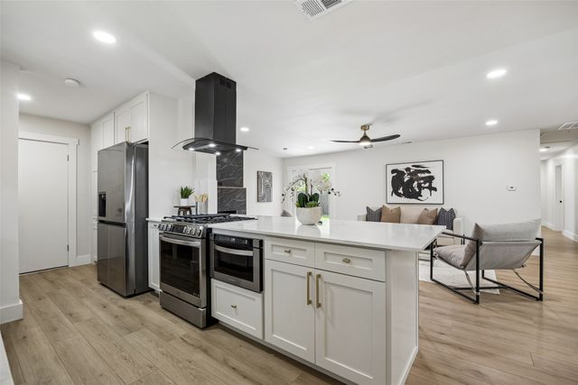 6225 N Jim Miller Road, Dallas, TX 75228