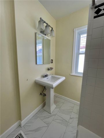 880 4th St, Beaver, PA 15009