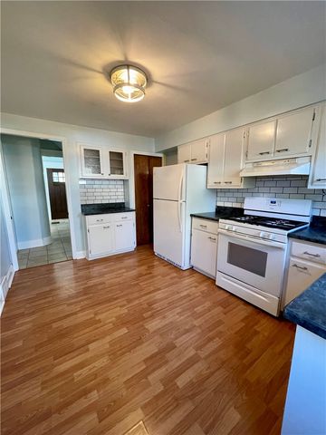 880 4th St, Beaver, PA 15009