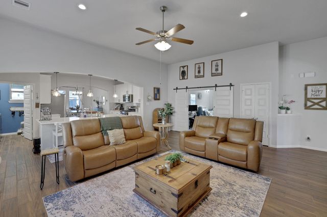 11706 Champions Gate Drive, Mont Belvieu, TX 77535