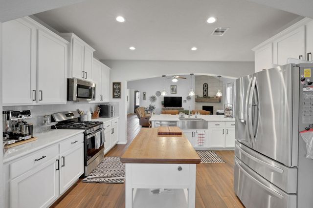 11706 Champions Gate Drive, Mont Belvieu, TX 77535