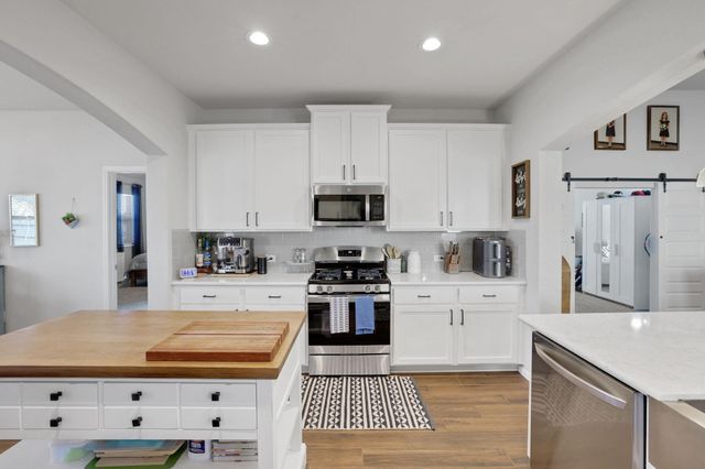 11706 Champions Gate Drive, Mont Belvieu, TX 77535