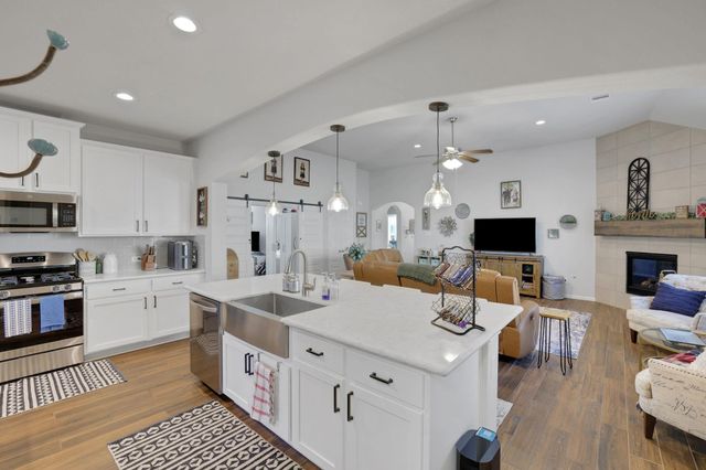 11706 Champions Gate Drive, Mont Belvieu, TX 77535