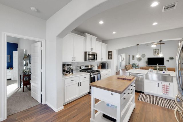 11706 Champions Gate Drive, Mont Belvieu, TX 77535