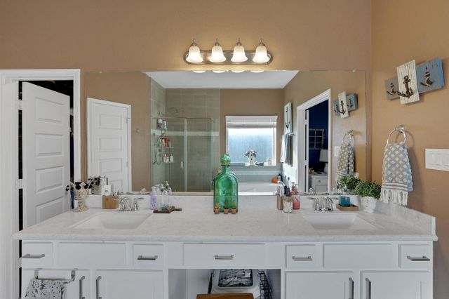 11706 Champions Gate Drive, Mont Belvieu, TX 77535