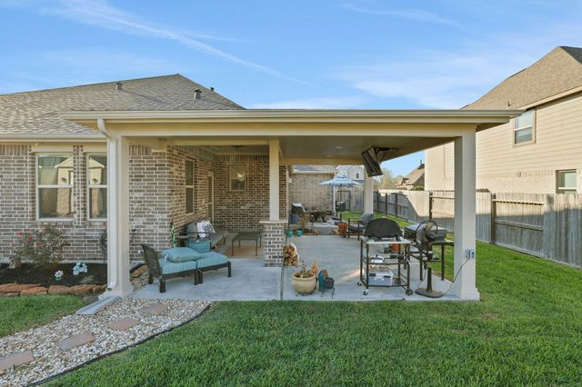 11706 Champions Gate Drive, Mont Belvieu, TX 77535