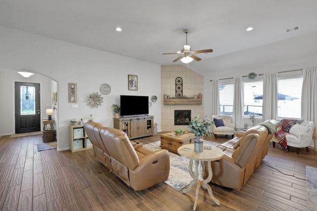 11706 Champions Gate Drive, Mont Belvieu, TX 77535