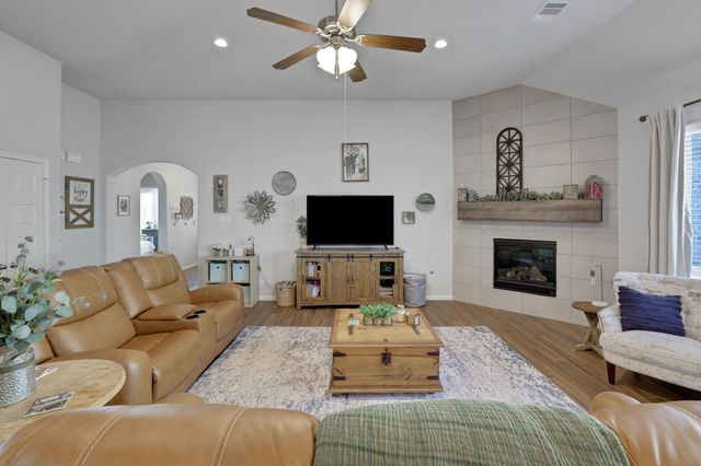 11706 Champions Gate Drive, Mont Belvieu, TX 77535