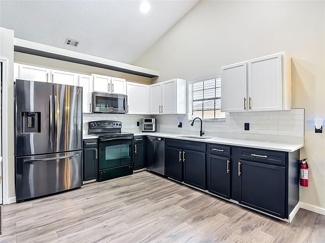 1393 WOOD LAKE CIRCLE, St Cloud, FL 34772