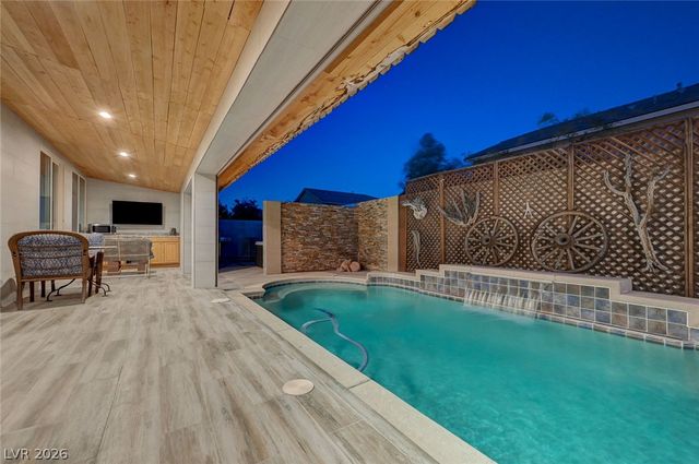10093 Golden Bluff Avenue, Las Vegas, NV 89148
