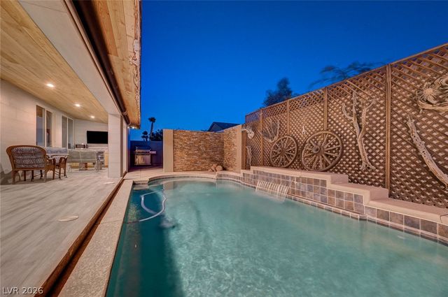 10093 Golden Bluff Avenue, Las Vegas, NV 89148