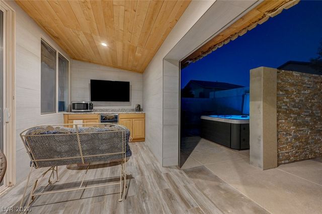 10093 Golden Bluff Avenue, Las Vegas, NV 89148