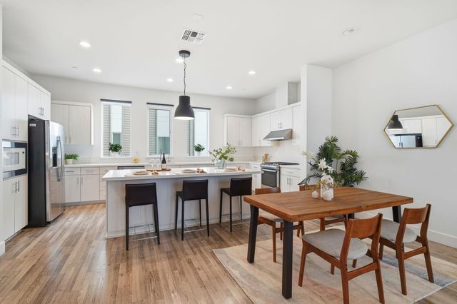 7906 Regional Cmn, Dublin, CA 94568