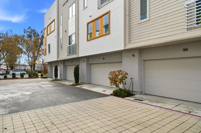 7906 Regional Cmn, Dublin, CA 94568